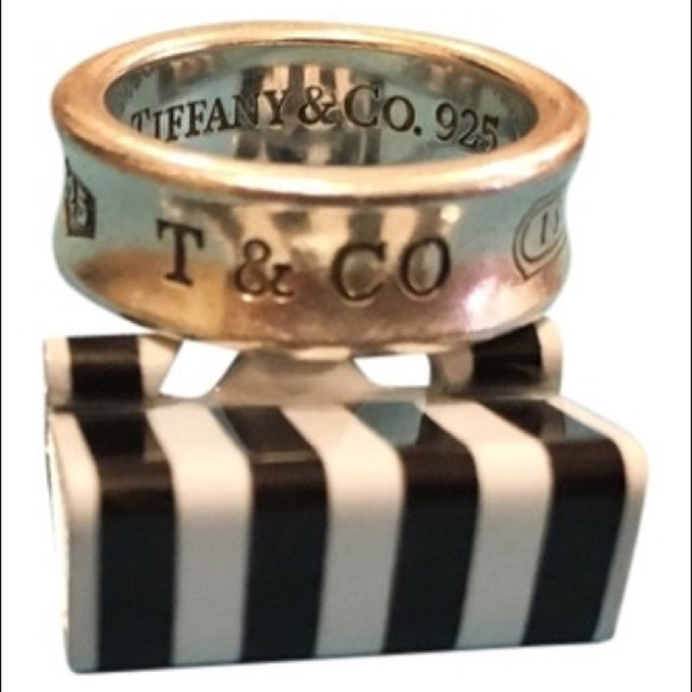 AUTHENTIC Tiffanys ring!! 💍💍💍